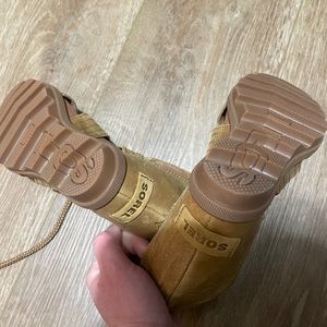 Never worn Sorel shoes